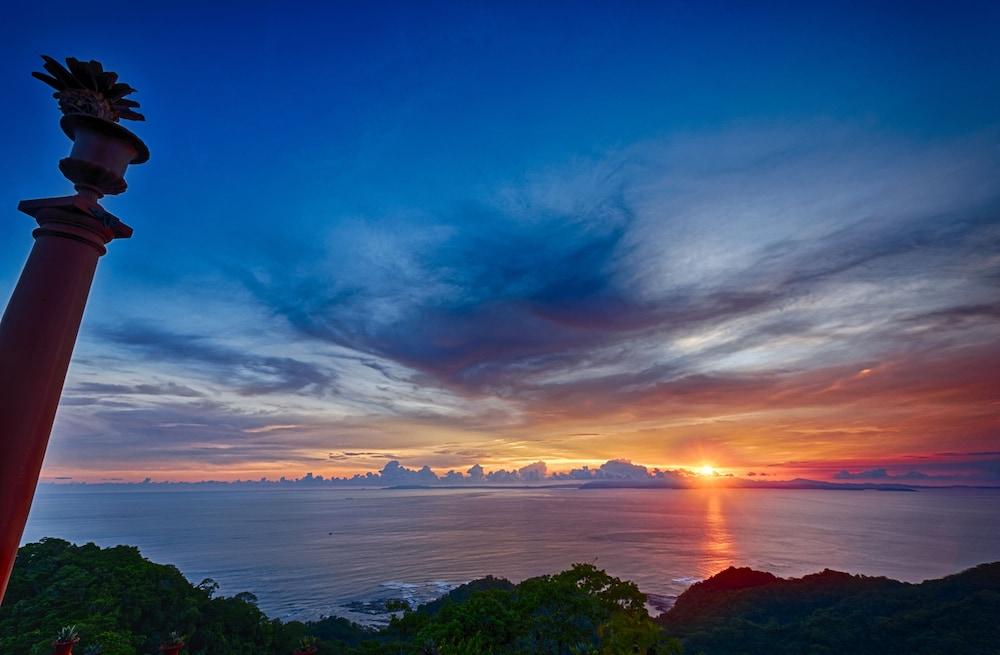 Zephyr Palace Luxury Hotel Jaco Bagian luar foto